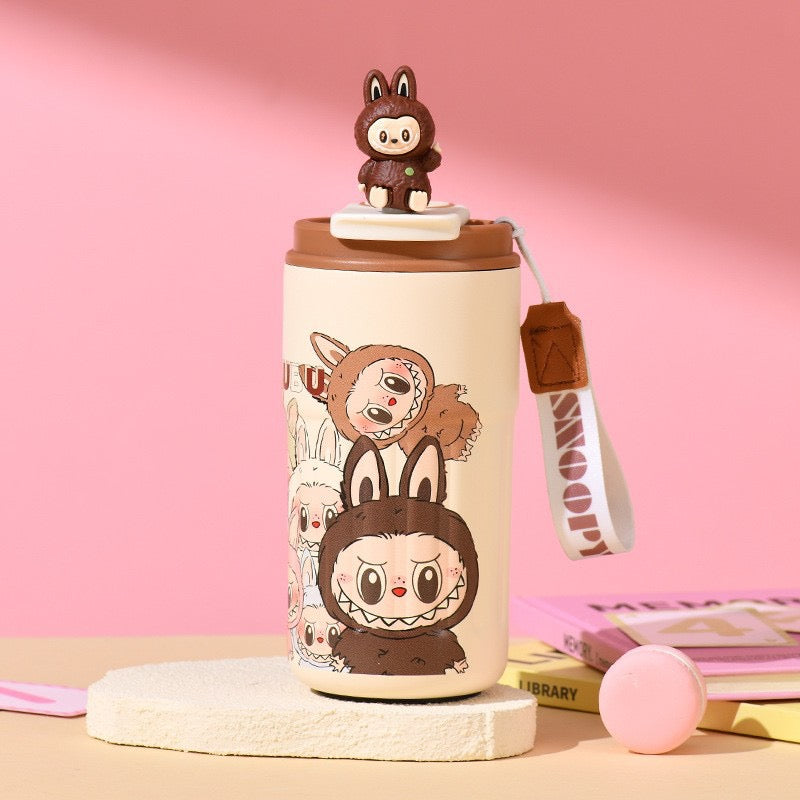 Labubu Travel Mug – 450 ml Insulated Steel Cup with Resin Labubu Doll Lid & Wrist Strap