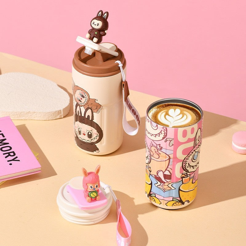 Labubu Travel Mug – 450 ml Insulated Steel Cup with Resin Labubu Doll Lid & Wrist Strap